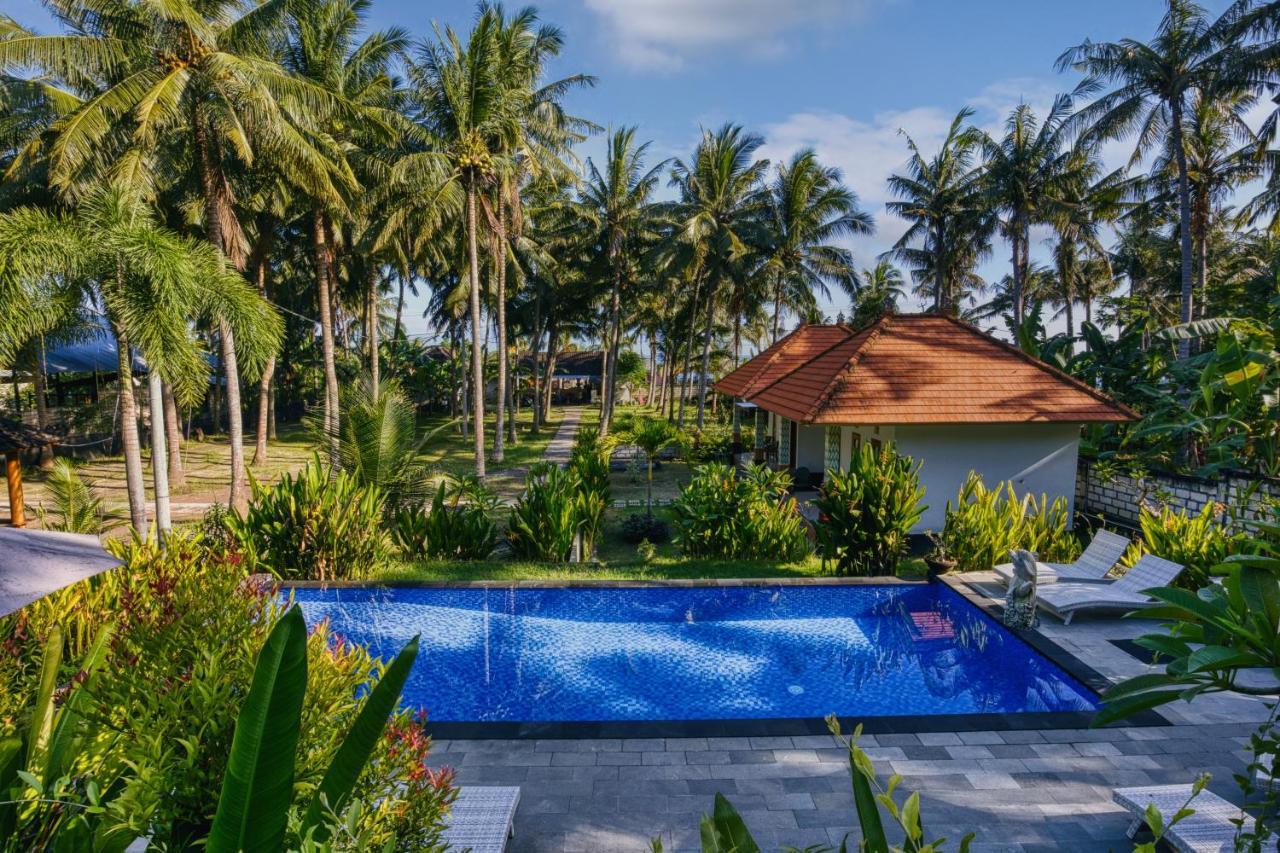 Coconut Hill Cottage Batununggul Exterior photo