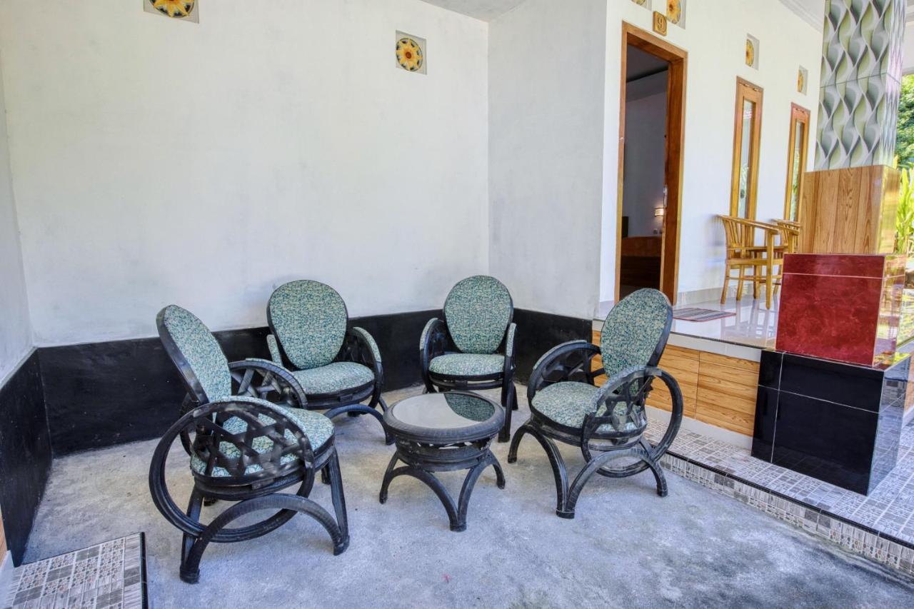 Coconut Hill Cottage Batununggul Exterior photo