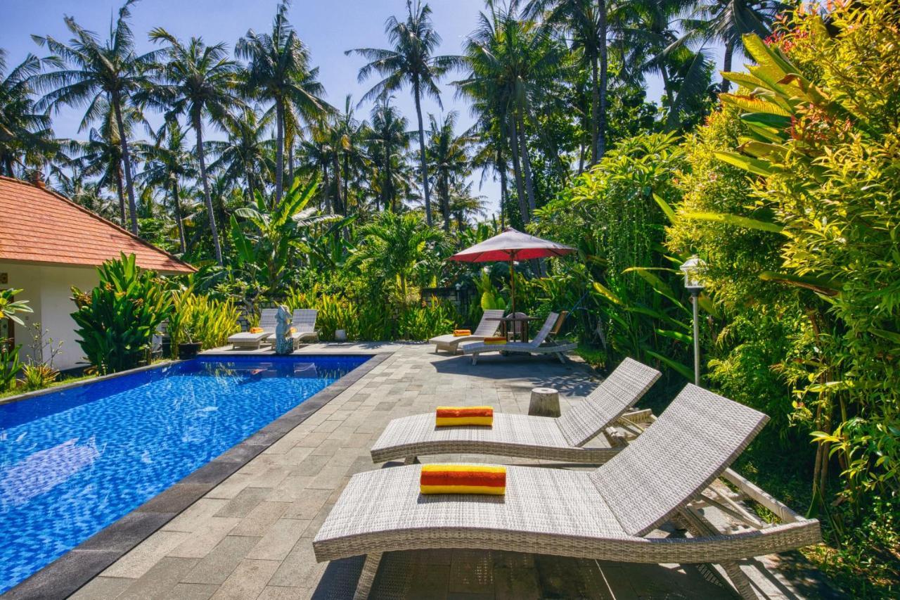 Coconut Hill Cottage Batununggul Exterior photo