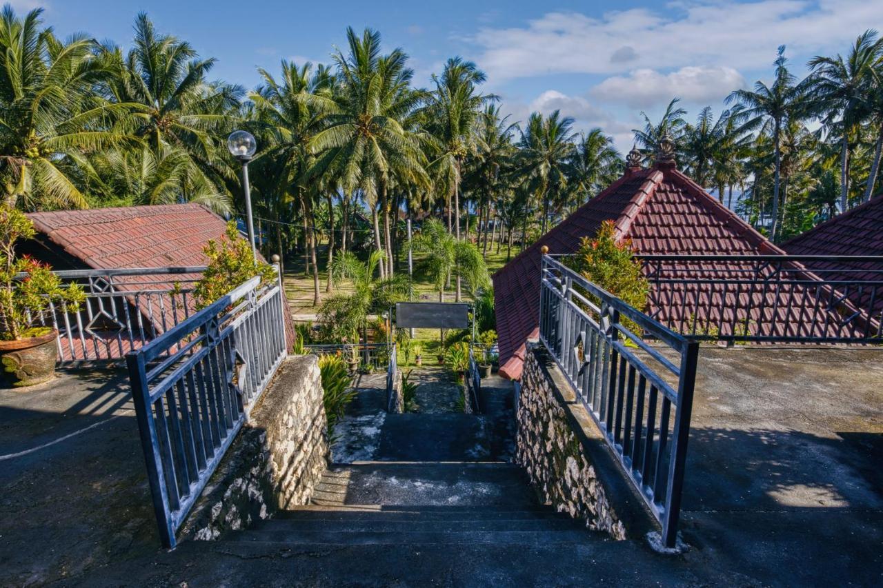 Coconut Hill Cottage Batununggul Exterior photo