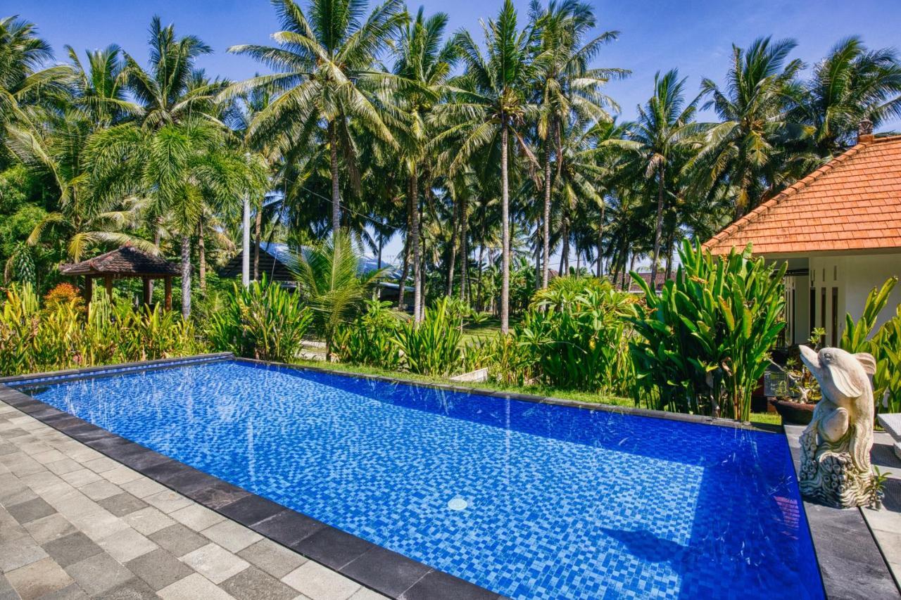 Coconut Hill Cottage Batununggul Exterior photo